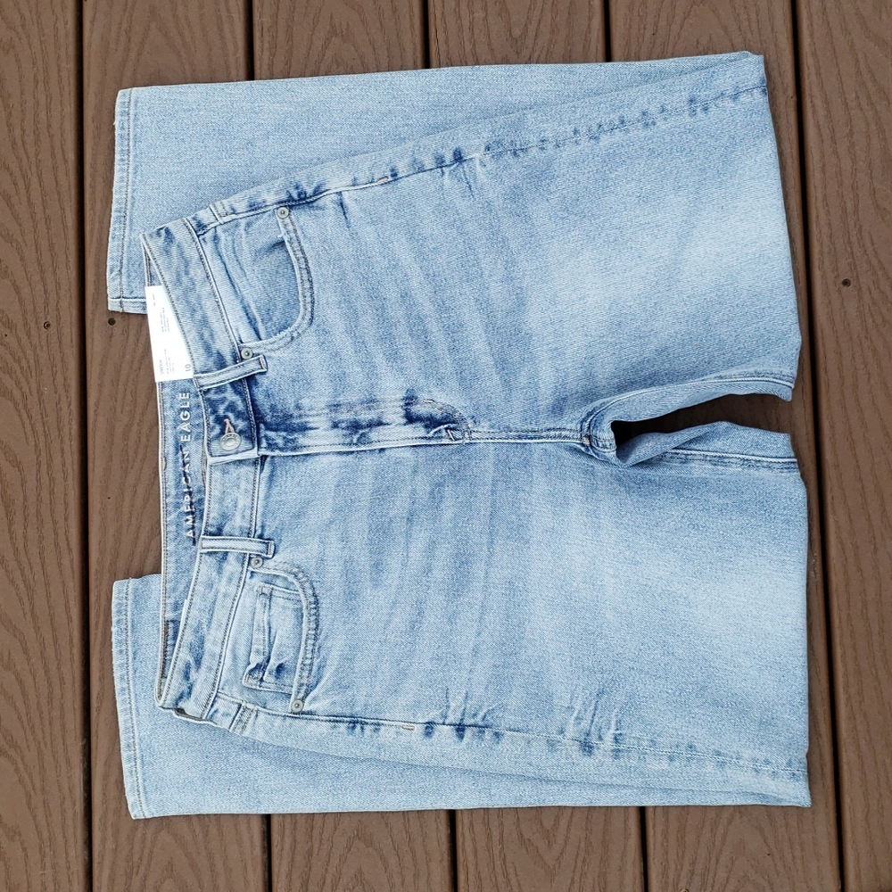 American Eagle Mom Straight Jeans 10